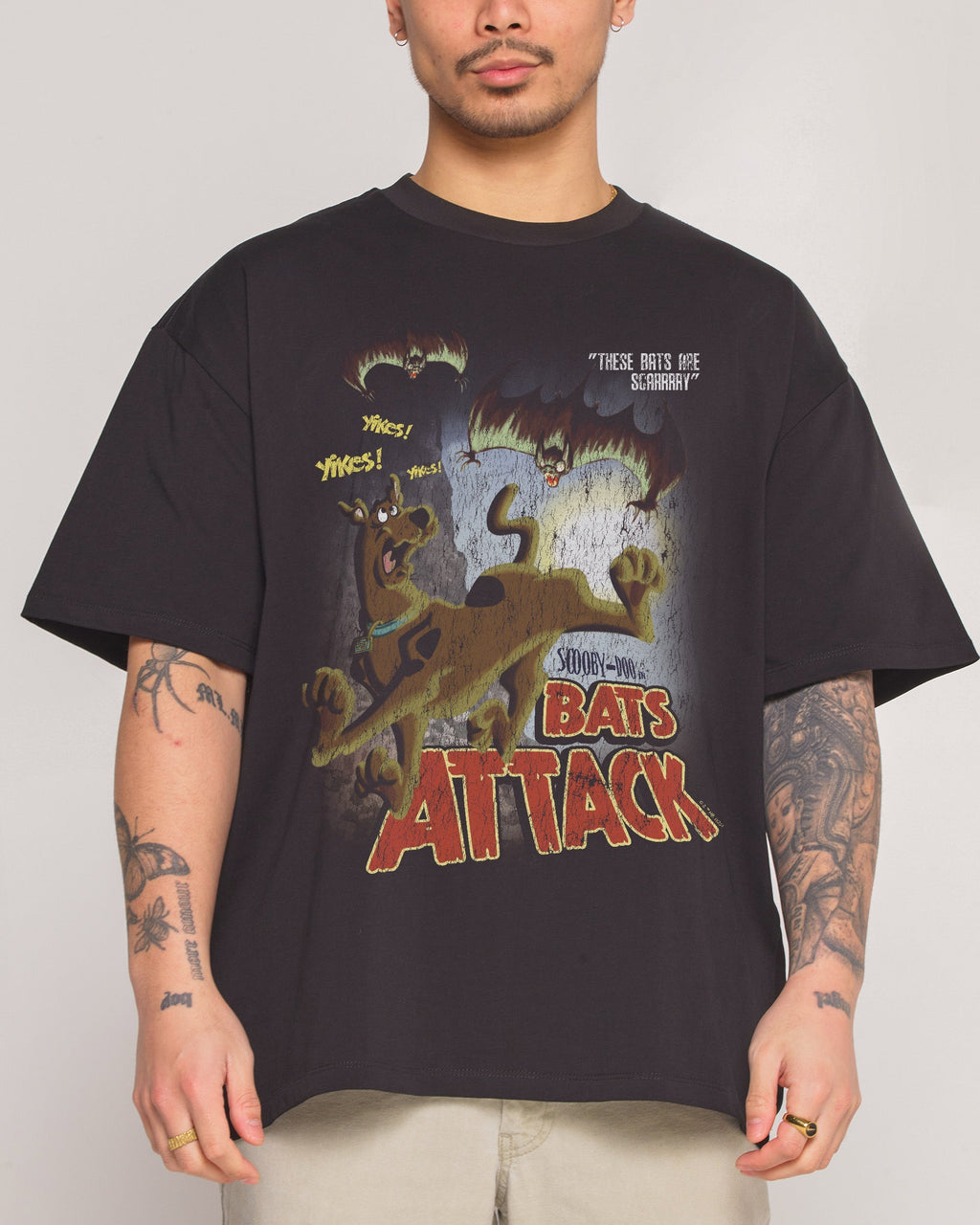 Scooby-Doo Bats Attack Oversized - Adult & Kids T-Shirts, Sweatshirts & Hoodies apparel design preview 1