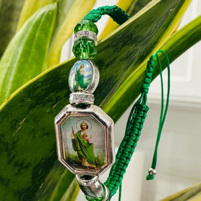 Pulsera Bordada De San Judas. St. Jude Bracelets - Adult & Kids T-Shirts, Sweatshirts & Hoodies apparel design preview 1