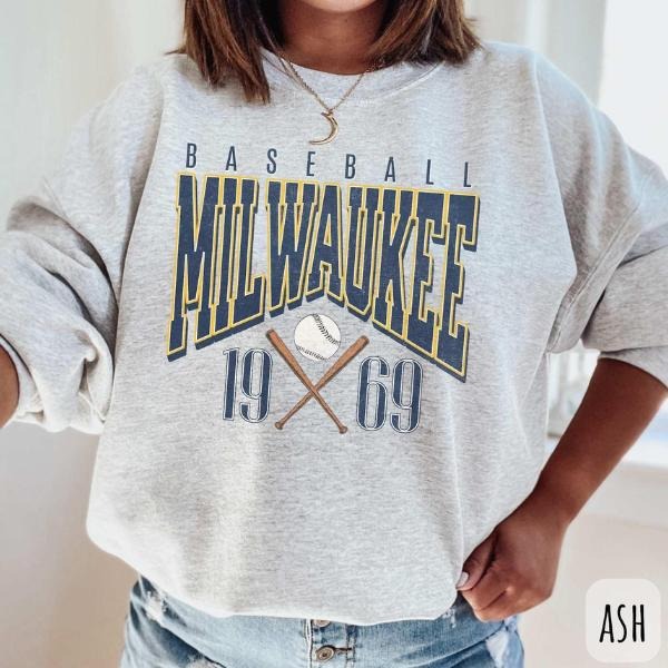 Retro Milwaukee Baseball Fan - Adult & Kids T-Shirts, Sweatshirts & Hoodies apparel design preview 1