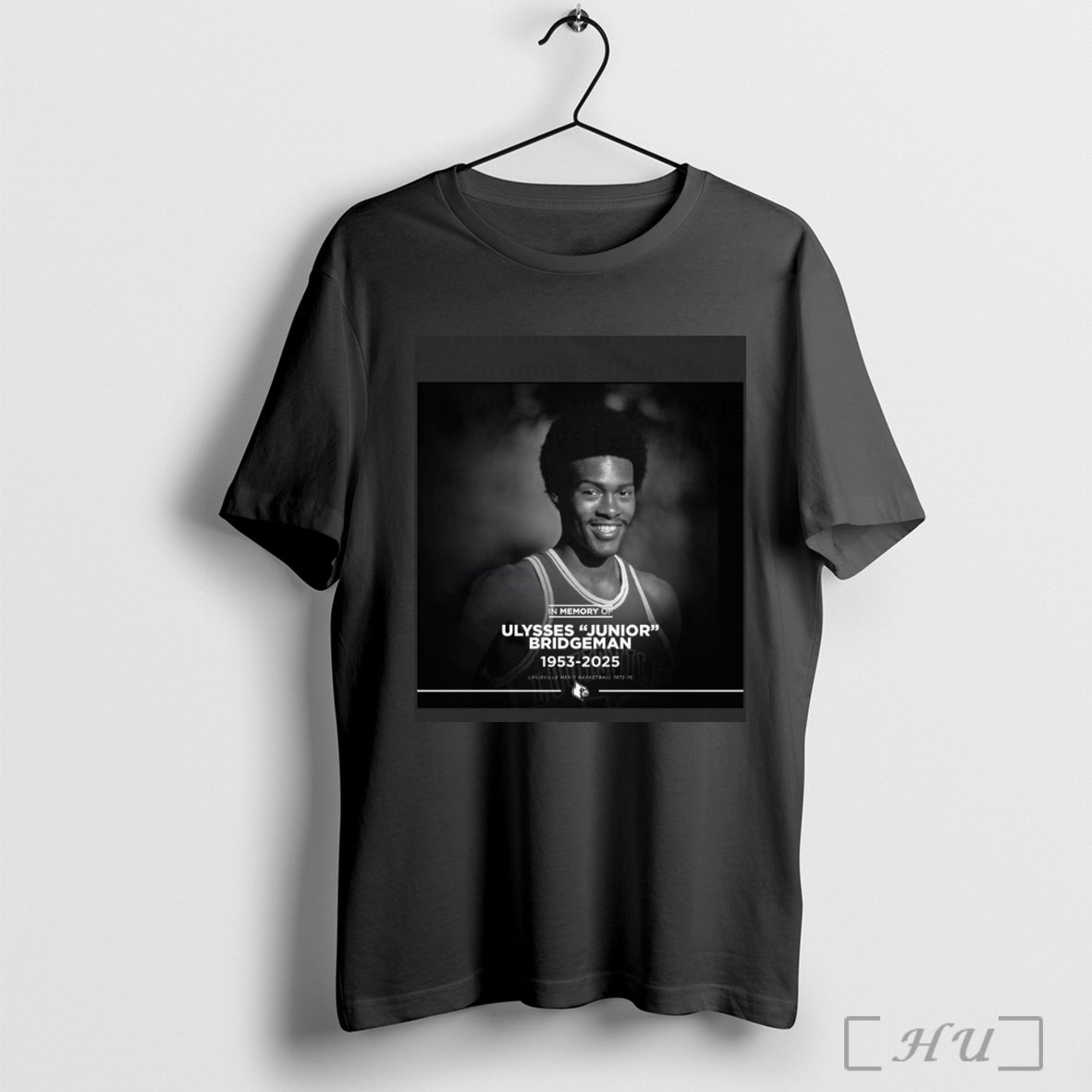 Trending Poster Louisville Cardinals Rip In Memory Of - Adult & Kids T-Shirts, Sweatshirts & Hoodies apparel design preview 1