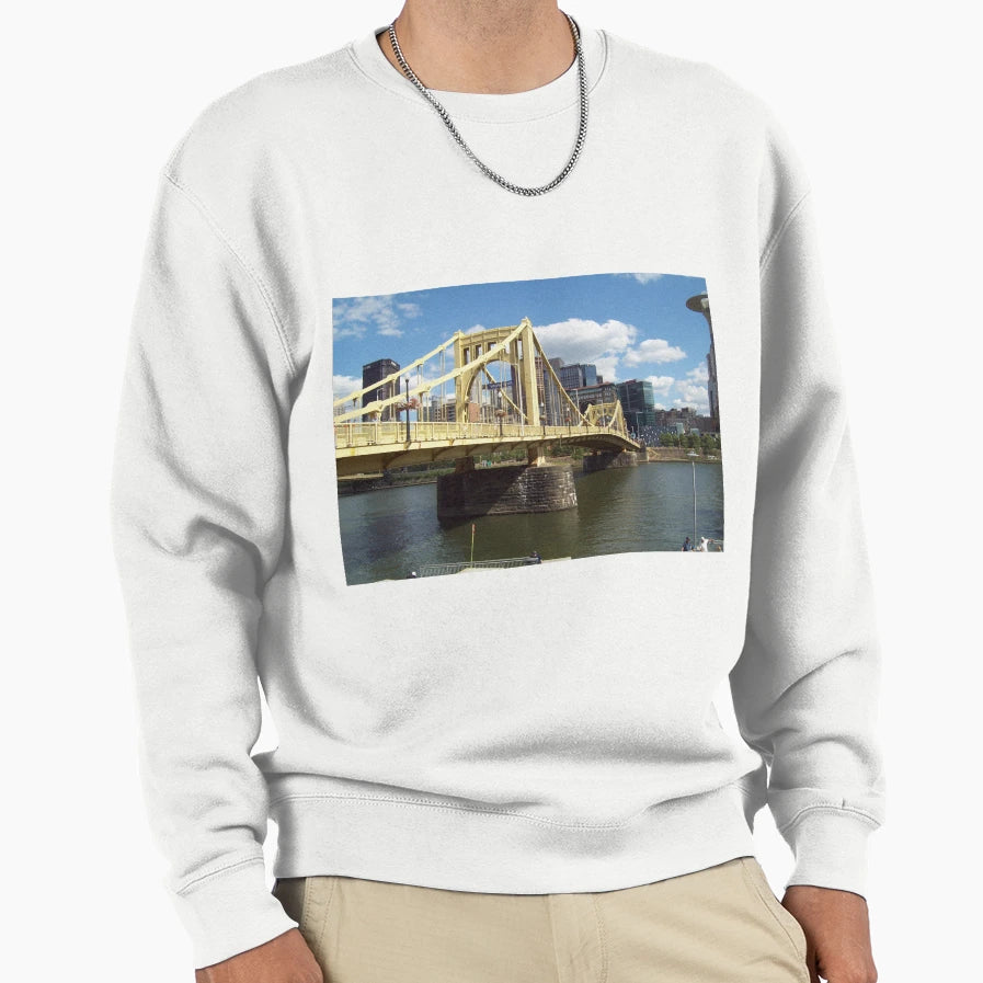 Roberto Clemente Bridge Sweatshirt - Fun Novelty Design for Adults - T-Shirt, Sweatshirt, Hoodie